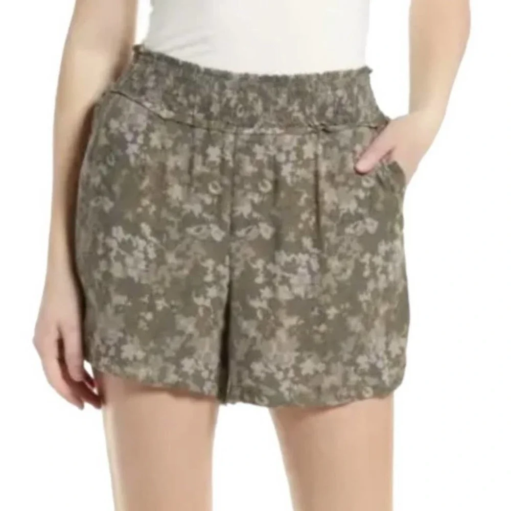 Wit & Wisdom Floral Camo High Rise Shorts Extra Small - Picture 2 of 8